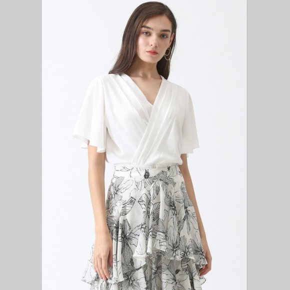 Chicwish Tops - NWOT  top cropped cape short sleeves v-neck